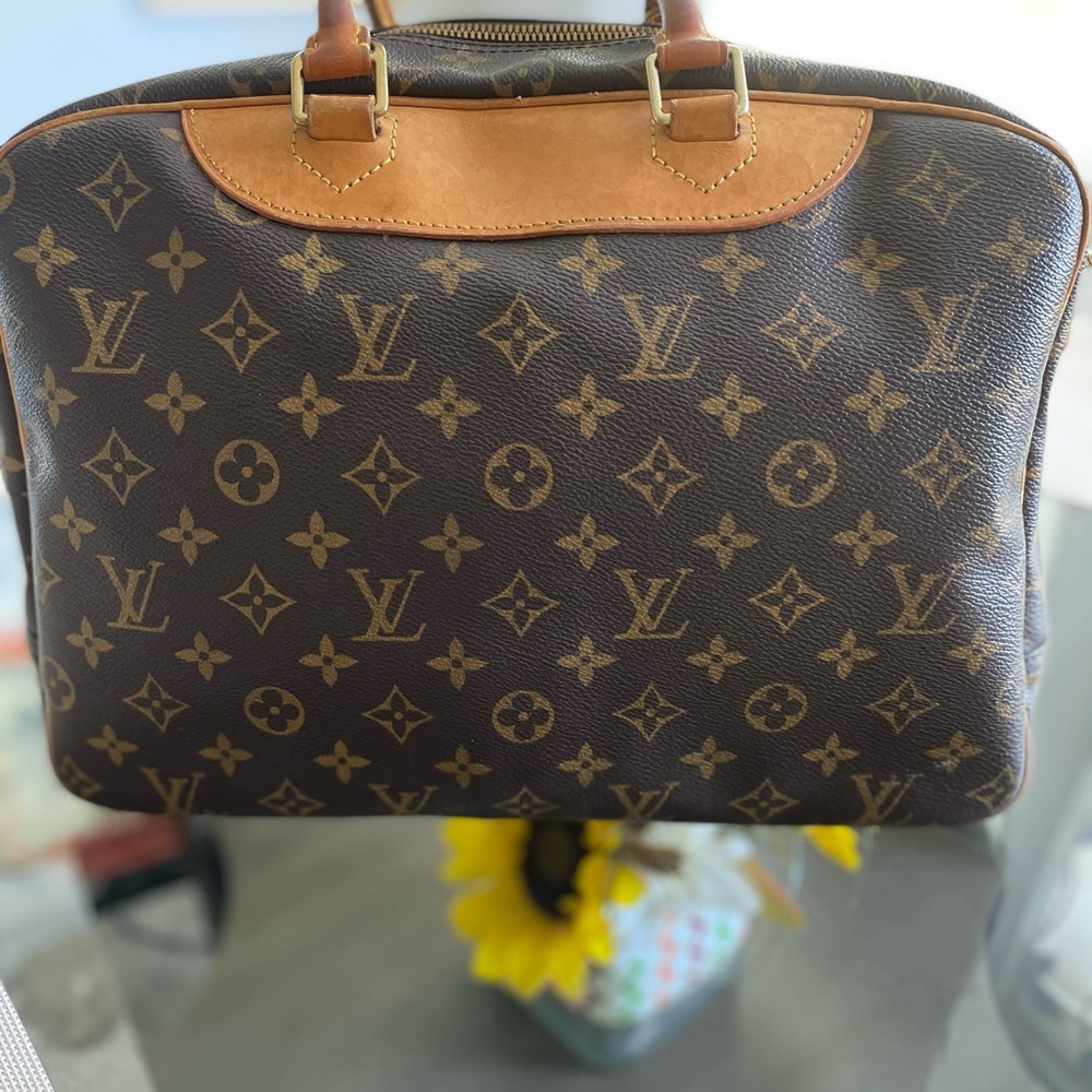 Gorgeous Louis Vuitton Deauville Bag - Picture 9 of 16